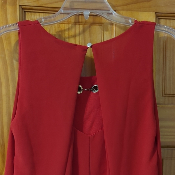 Elegant Red Midi Dress - Picture 7 of 8